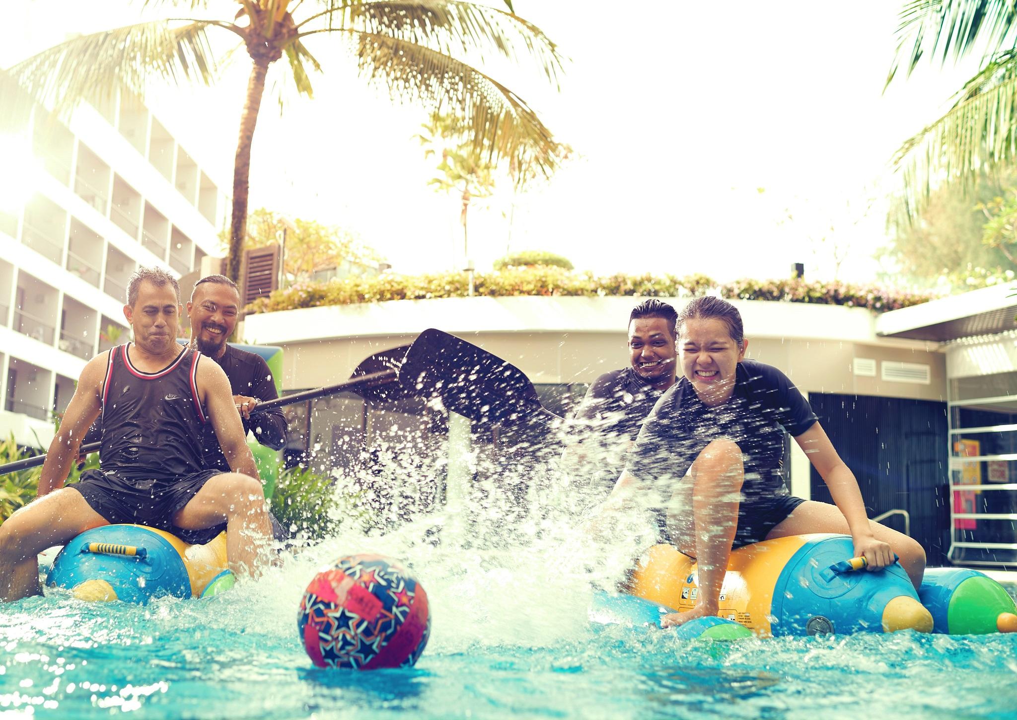Hard Rock Hotel Penang Batu Feringgi Exteriér fotografie The band in 2013