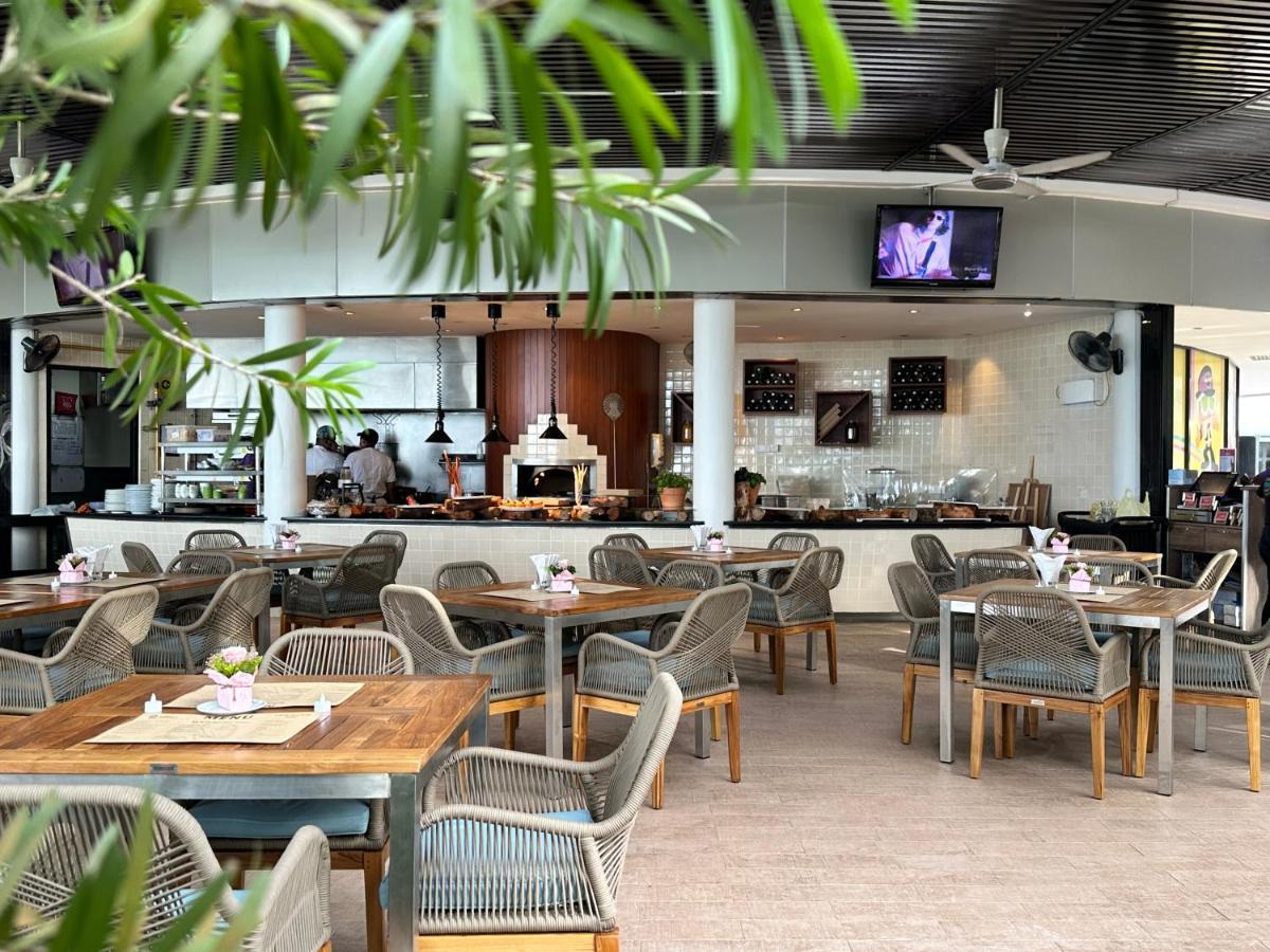 Hard Rock Hotel Penang Batu Feringgi Exteriér fotografie The interior of the restaurant